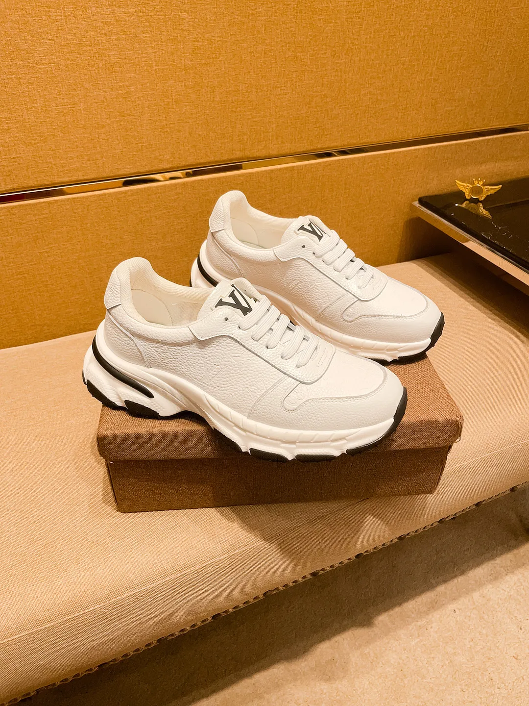 Men's shoes💰 460💰👍[LV]🔥🔝Louis Vuitton, a high-end men's shoe brand, official website 1:1 latest masterpiece: the upper is made of Italian imported first-layer cowhide🔥Official website original special technical cloth fabric matching🔥Original comfortable and breathable lining➕Original designated non-slip outsole🔥Make walking more convenient and comfortable! An exclusive new model, a stunning work, a beautiful 1:1 replica [color] compared to the official quality! Create a fashionable personality to set off your uniqueness! A must-have for trendy men! 🔥, sizes: 38-44. color:.     2⃣️colors available🔥